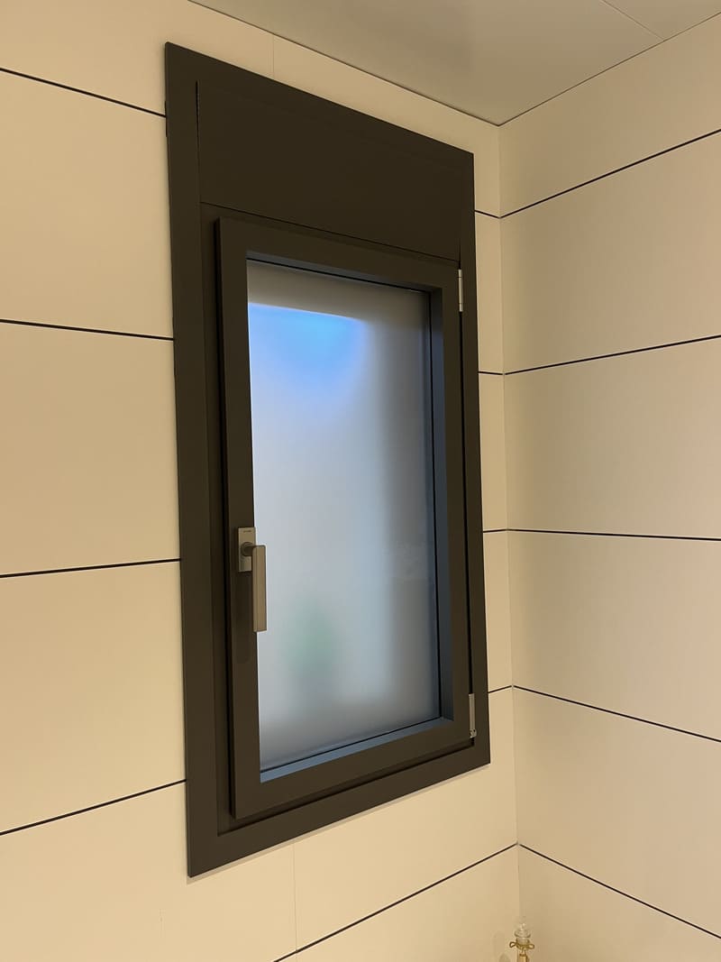 Aislamas ventanas abatibles